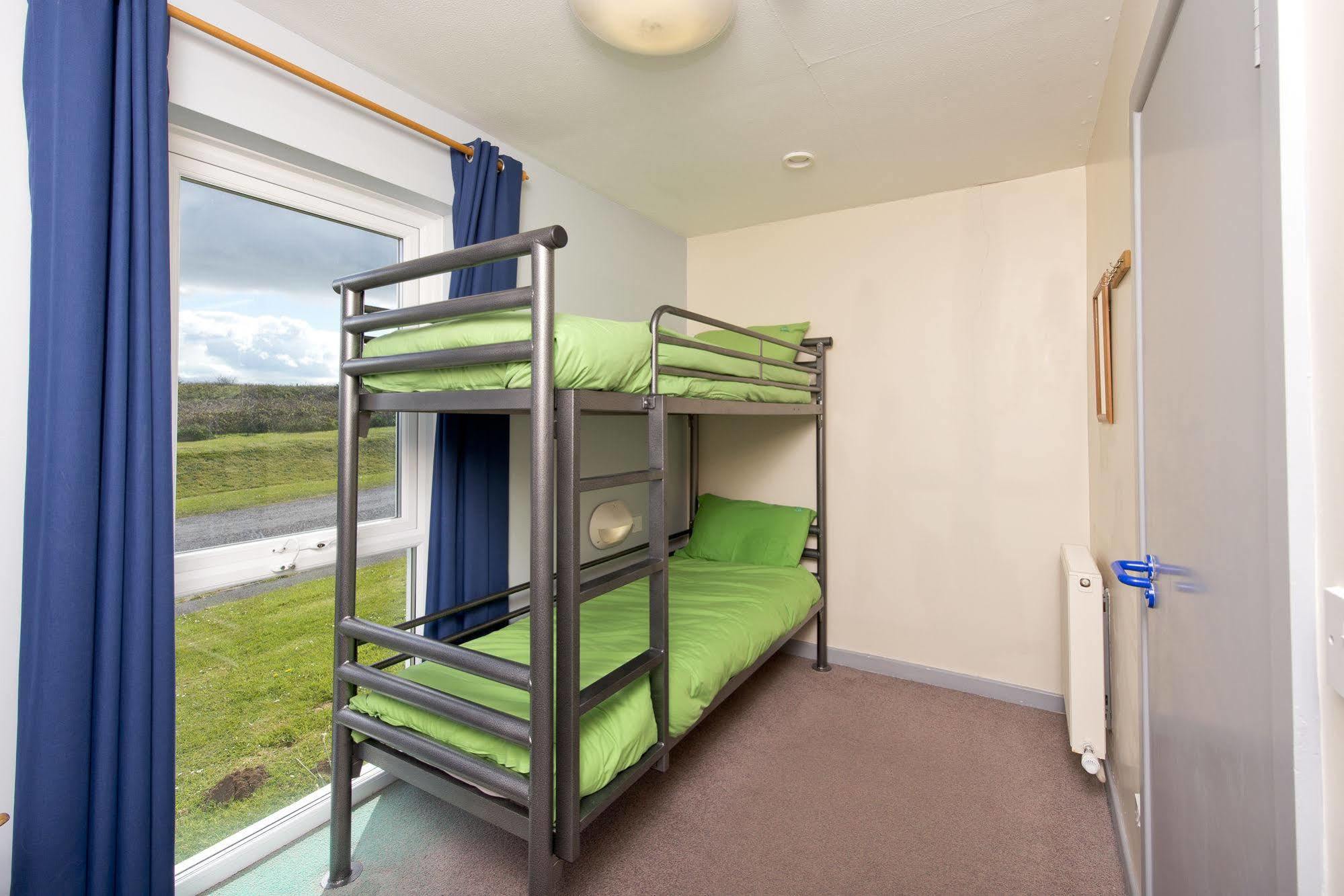 Yha Manorbier Vandrarhem Tenby Exteriör bild
